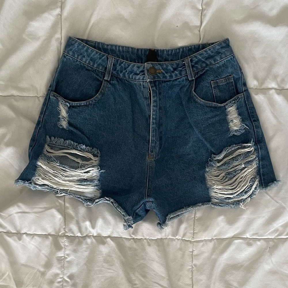 Valija Gitana High Waisted Ripped Mom Shorts